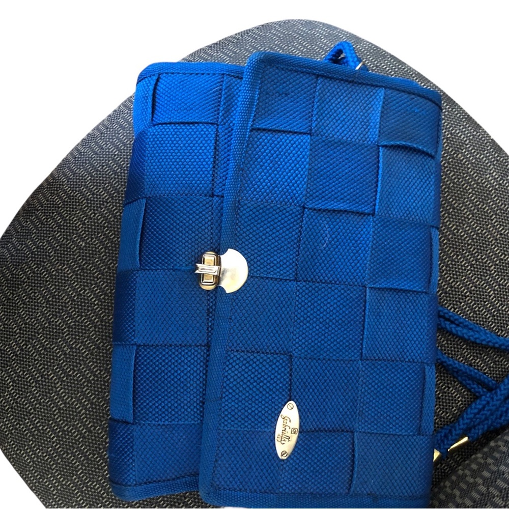 Gabriella Modern Blue Shoulder Bag with Structured Design - Picture 8 of 10